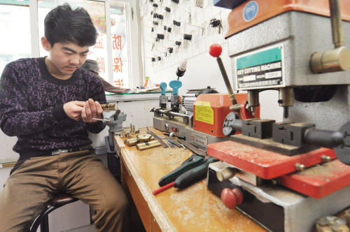钱相街道开锁店为啥“牛号”频现 听开锁师傅讲什么锁最防盗