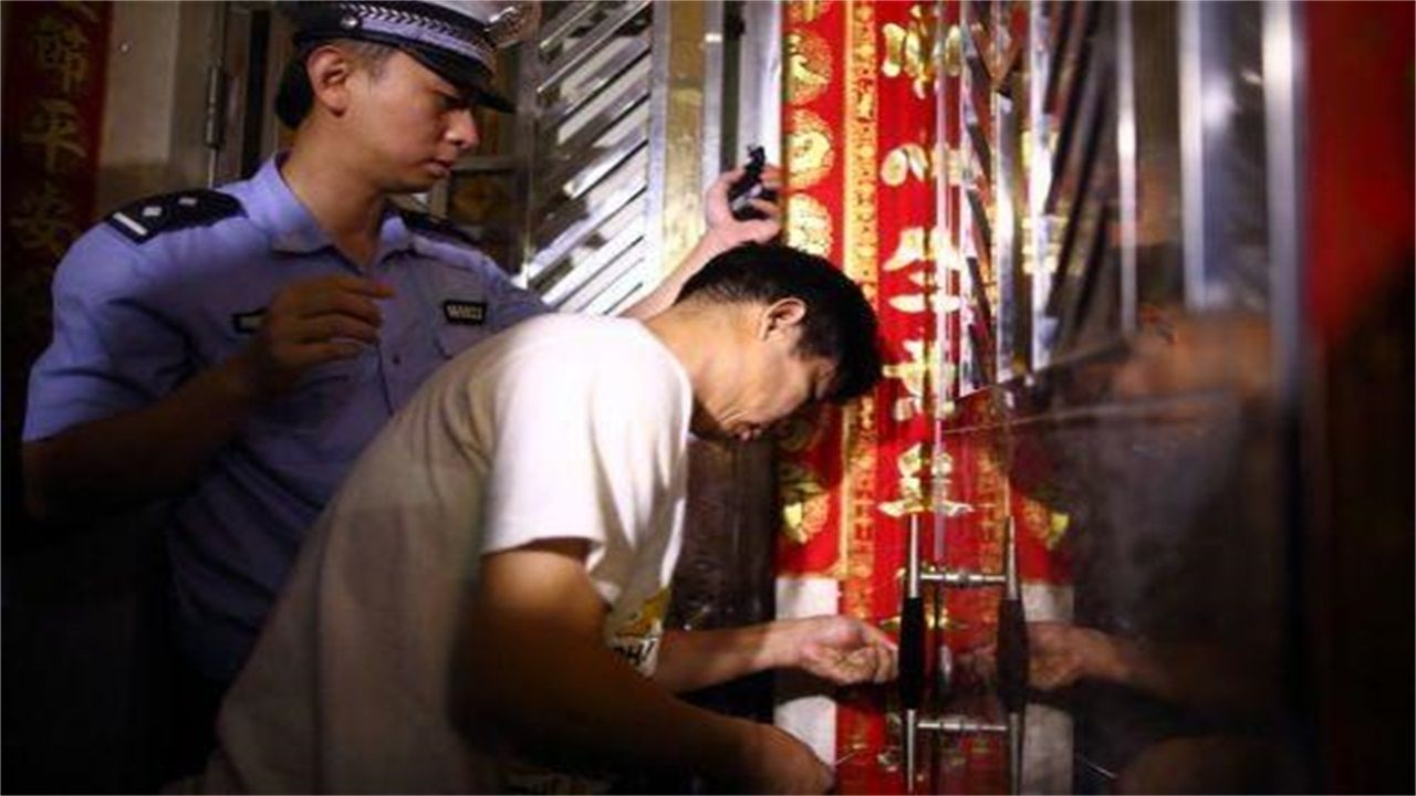 钱相街道请开锁师傅开了锁后，师傅为什么一般都不进门，就算主人请也不进去？